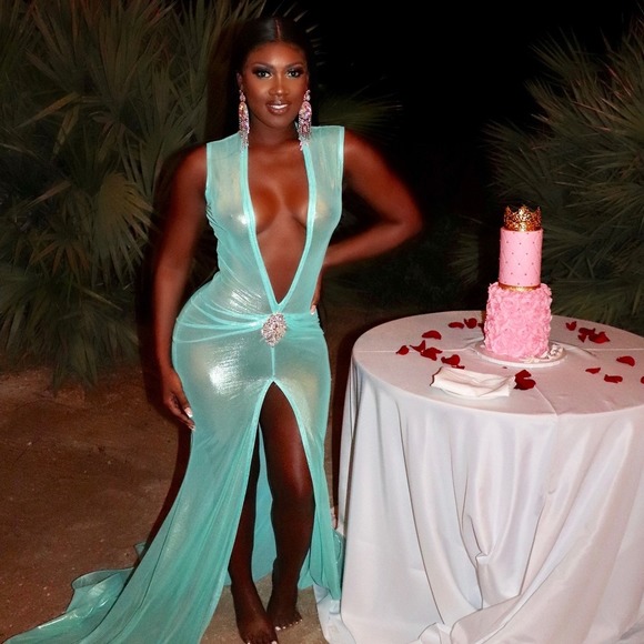 Meet your Posher, Bernadette - Picture 1 of 1